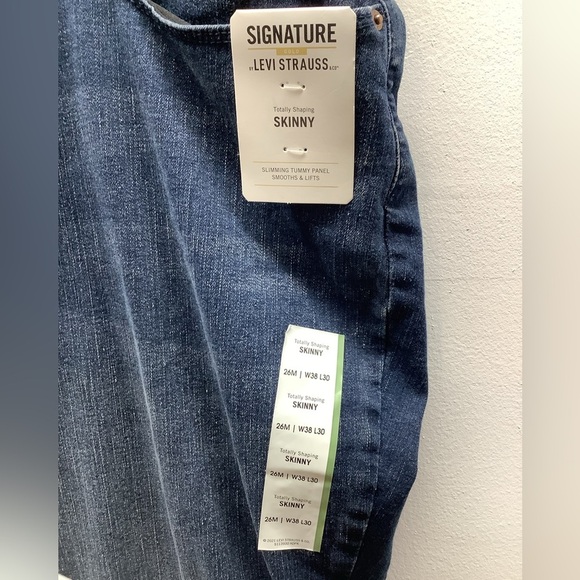 Signature Gold Size 26M Levi Strauss Totally Shaping Skinny Jeans. New - Picture 4 of 8